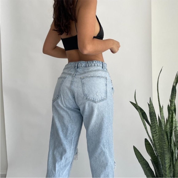 💙 ZARA Distressed Boyfriend Light Wash Jeans 8 - Picture 3 of 8